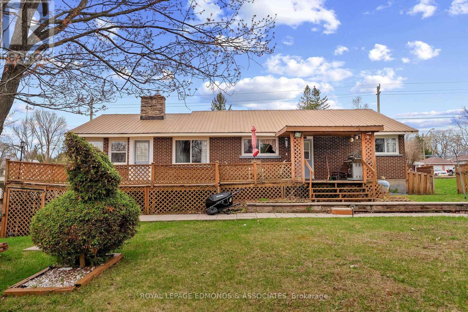 












499 BOUNDARY ROAD E

,
Pembroke,




Ontario
K8A6L7

