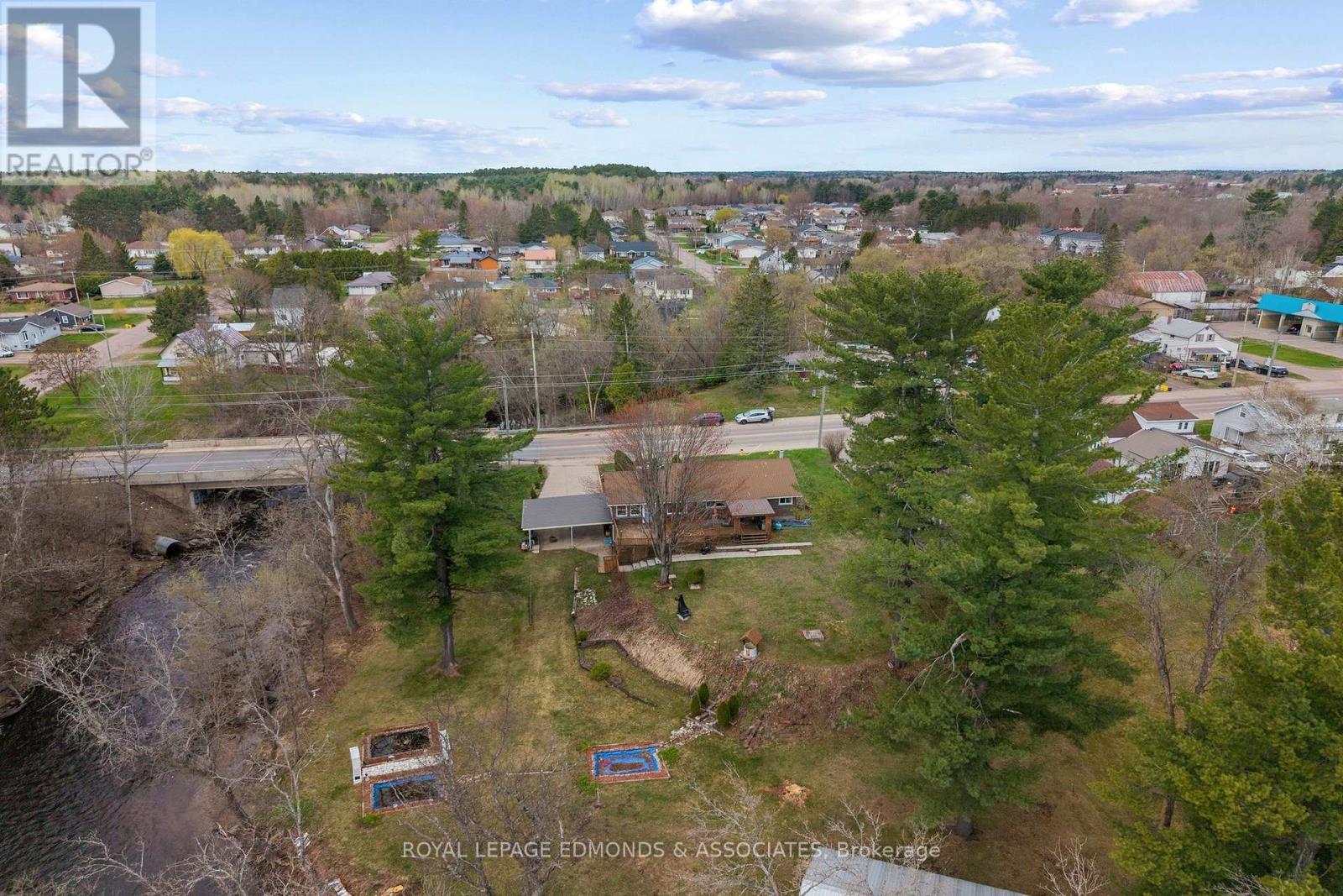 












499 BOUNDARY ROAD E

,
Pembroke,




Ontario
K8A6L7

