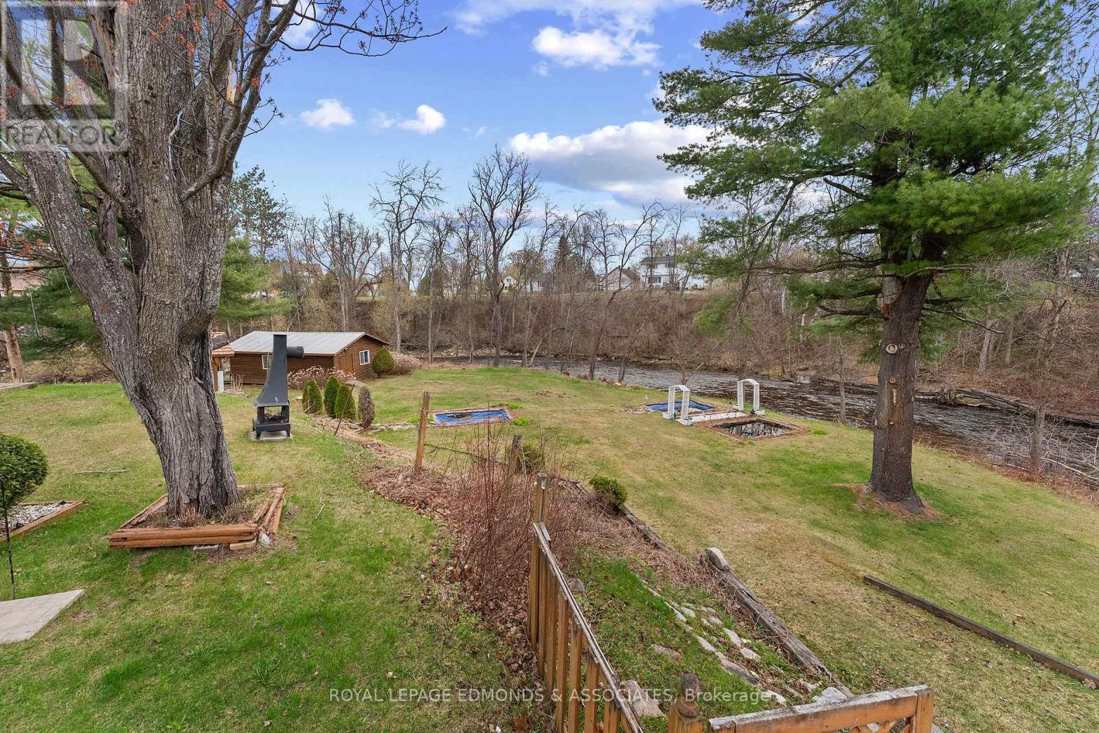












499 BOUNDARY ROAD E

,
Pembroke,




Ontario
K8A6L7

