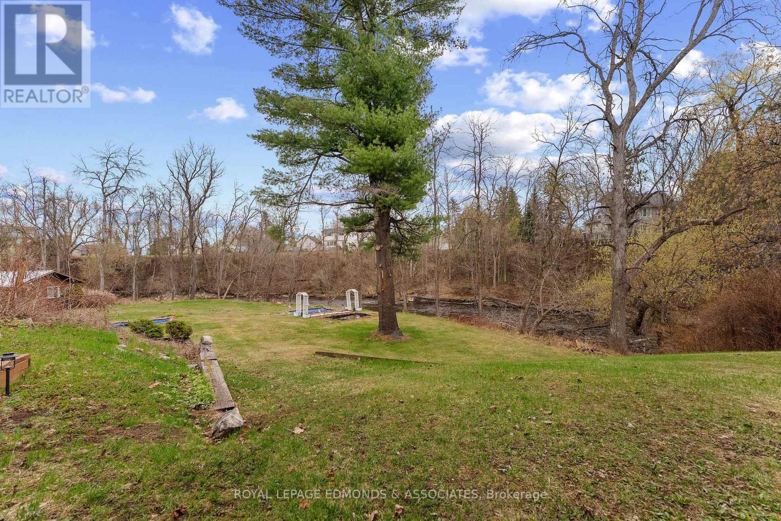 












499 BOUNDARY ROAD E

,
Pembroke,




Ontario
K8A6L7

