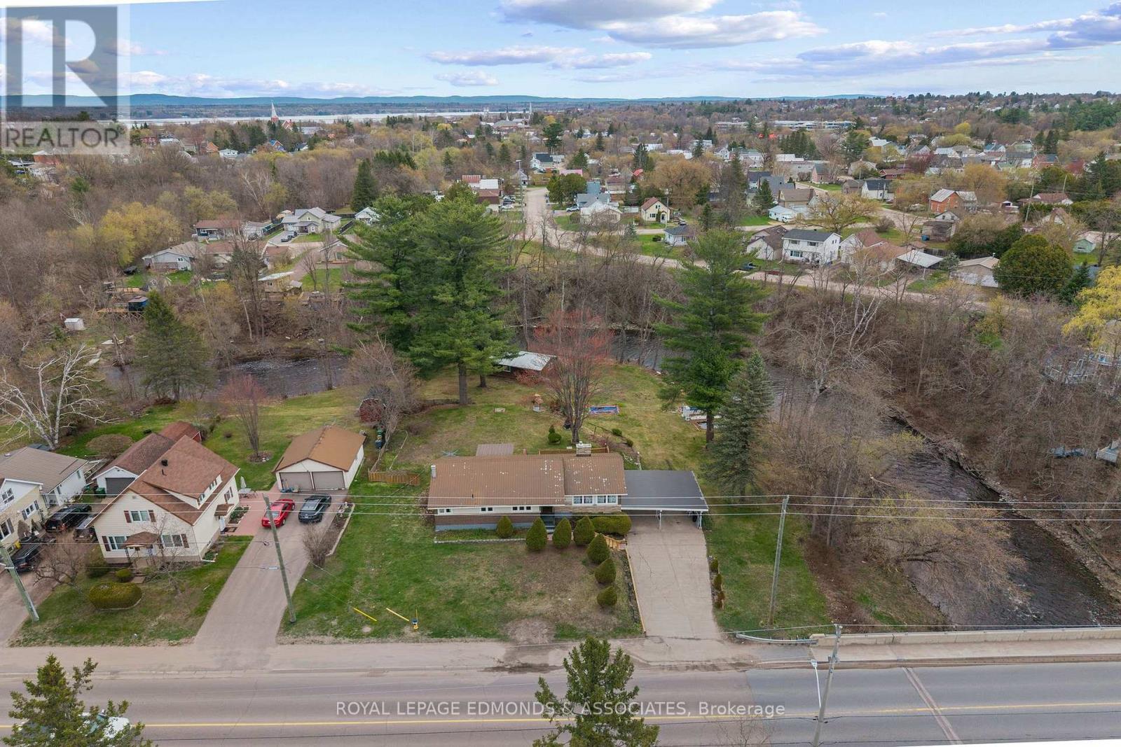 












499 BOUNDARY ROAD E

,
Pembroke,




Ontario
K8A6L7

