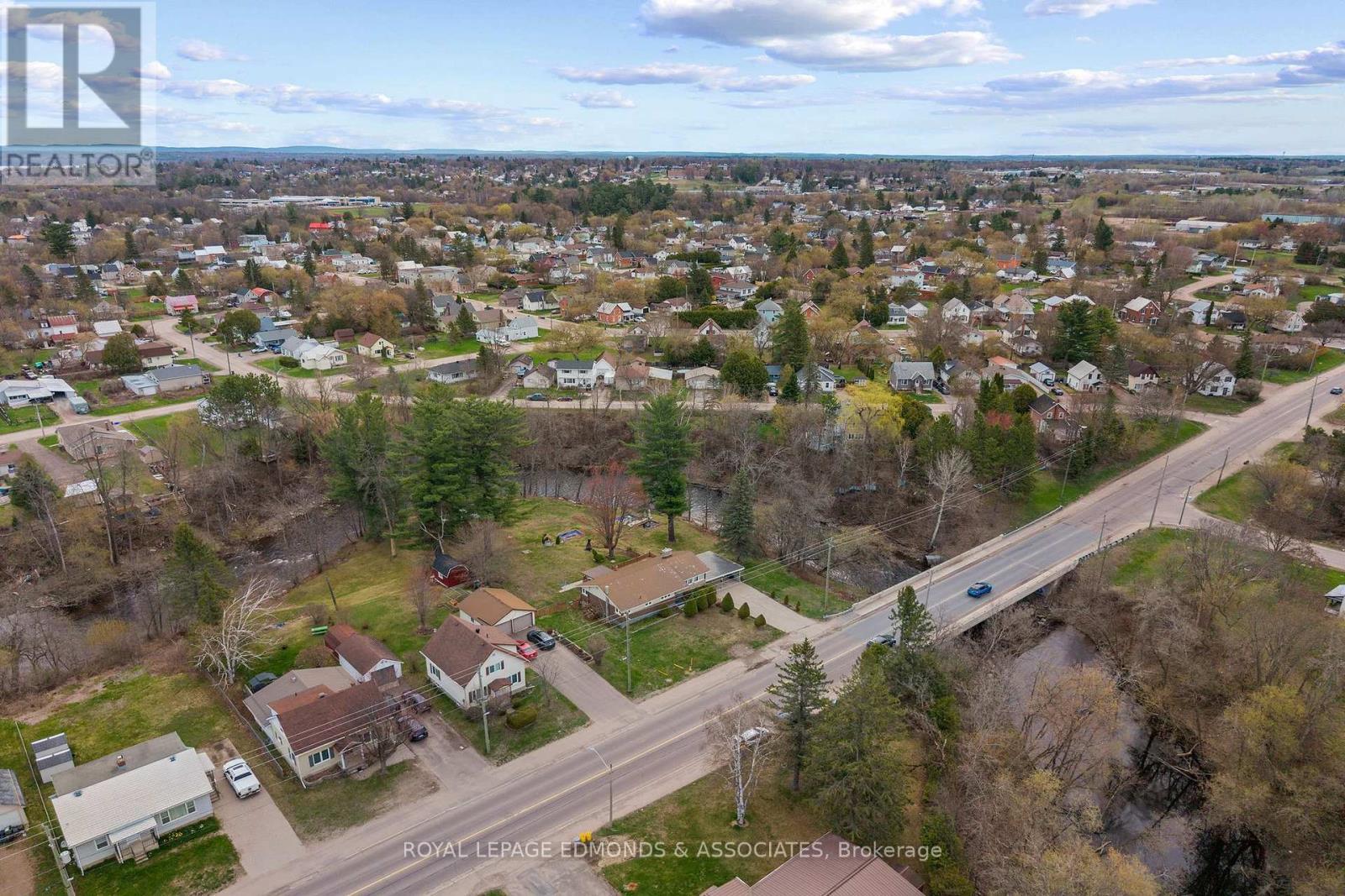 












499 BOUNDARY ROAD E

,
Pembroke,




Ontario
K8A6L7

