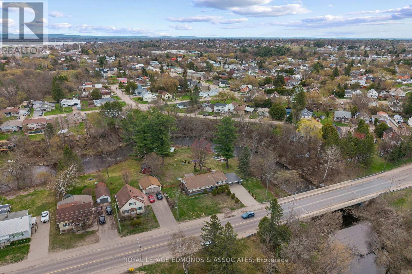 












499 BOUNDARY ROAD E

,
Pembroke,




Ontario
K8A6L7

