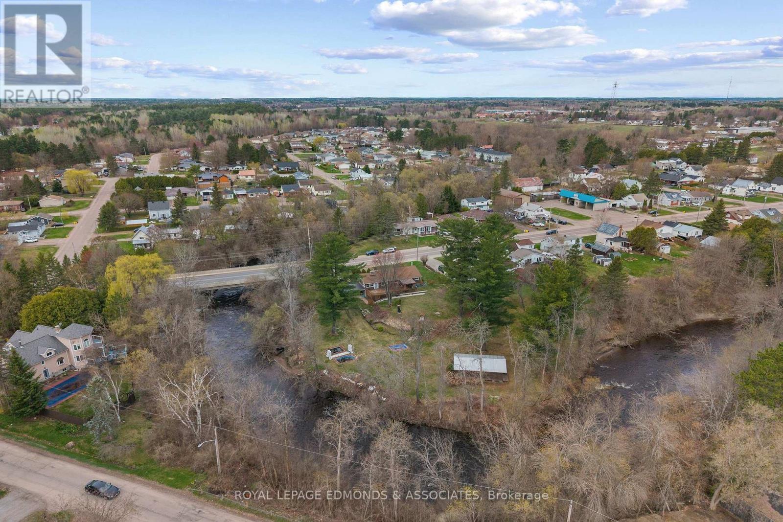 












499 BOUNDARY ROAD E

,
Pembroke,




Ontario
K8A6L7

