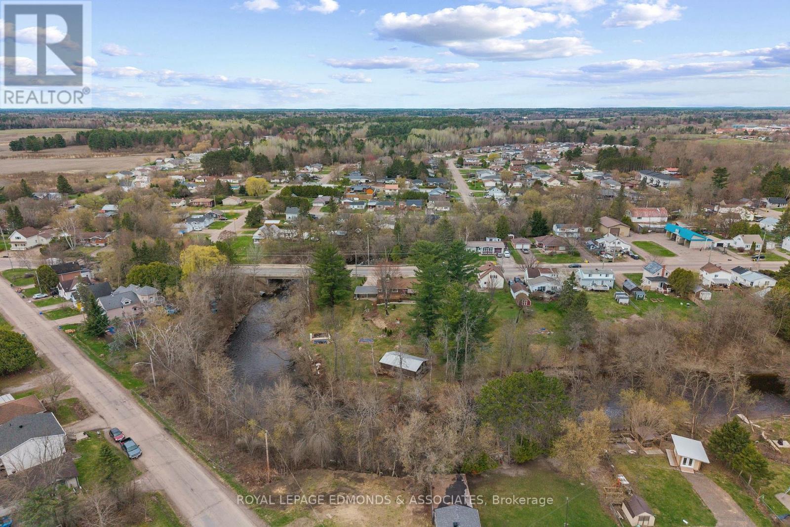 












499 BOUNDARY ROAD E

,
Pembroke,




Ontario
K8A6L7

