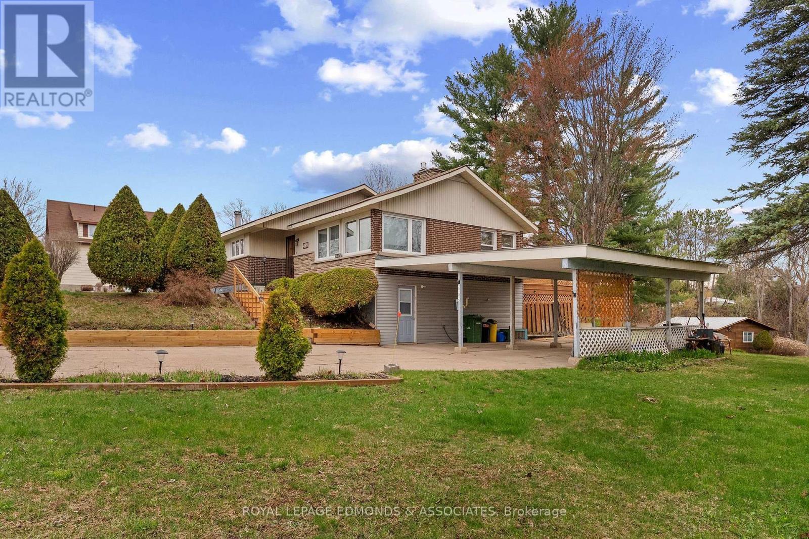 












499 BOUNDARY ROAD E

,
Pembroke,




Ontario
K8A6L7

