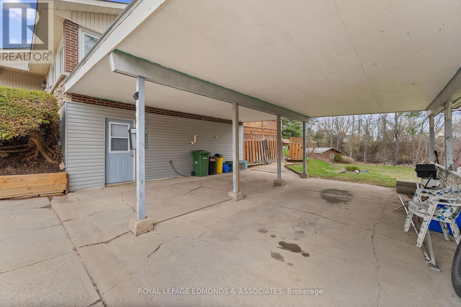 












499 BOUNDARY ROAD E

,
Pembroke,




Ontario
K8A6L7

