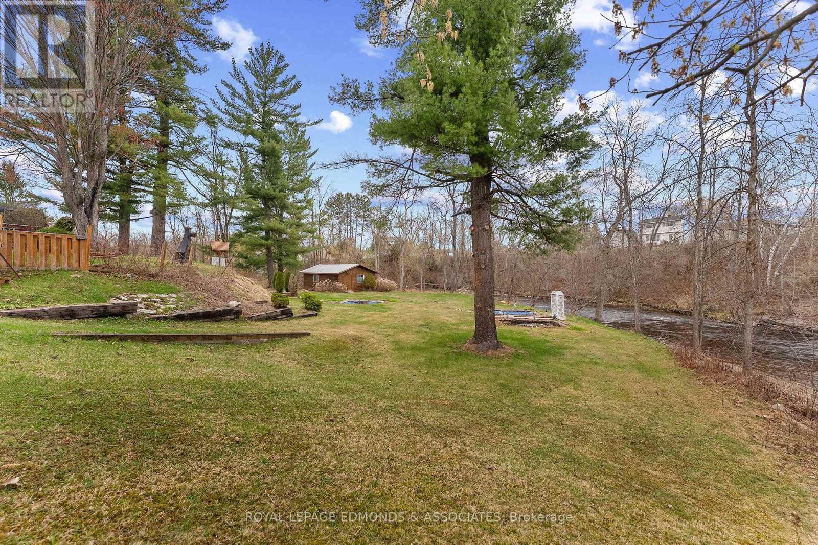 












499 BOUNDARY ROAD E

,
Pembroke,




Ontario
K8A6L7

