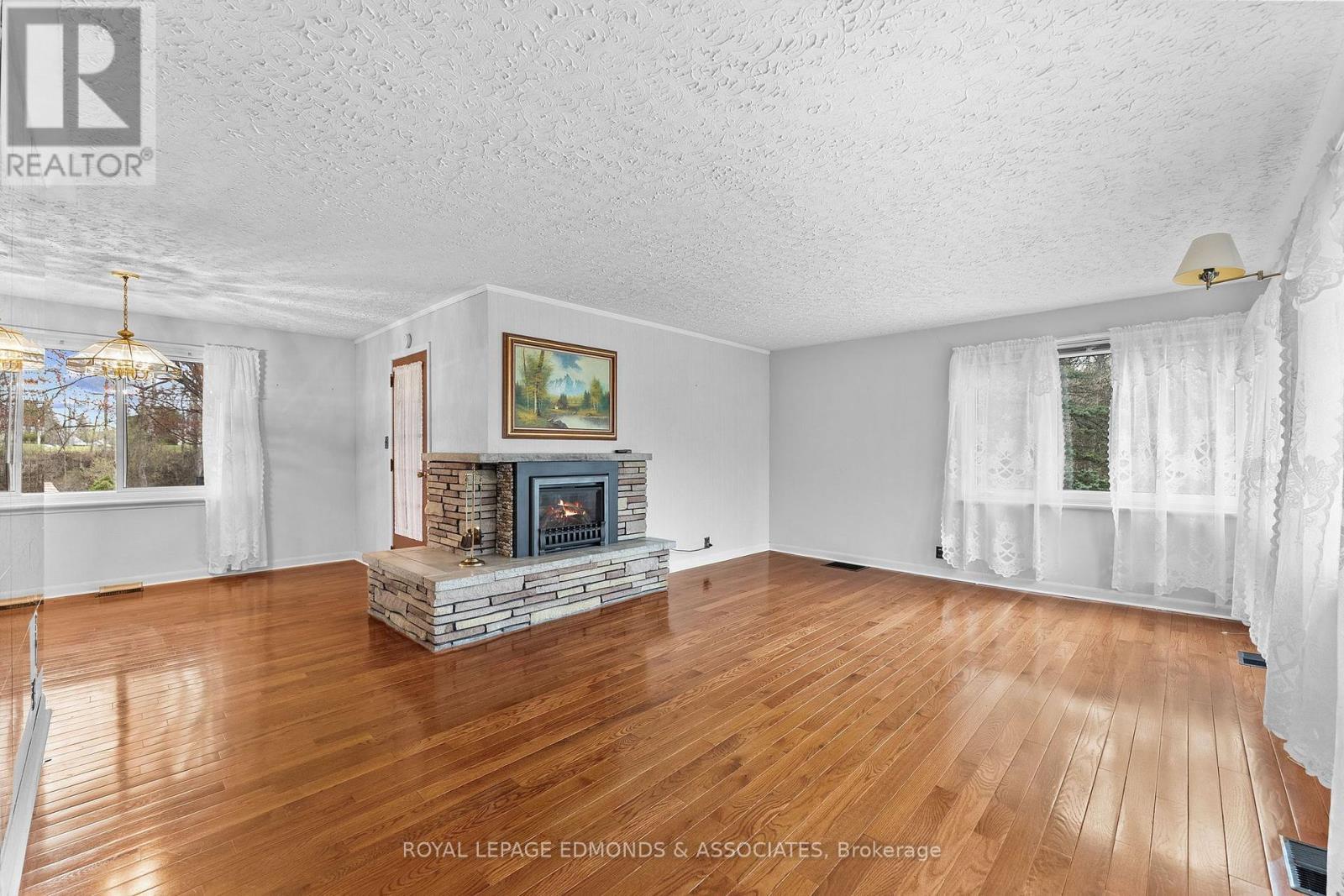 












499 BOUNDARY ROAD E

,
Pembroke,




Ontario
K8A6L7

