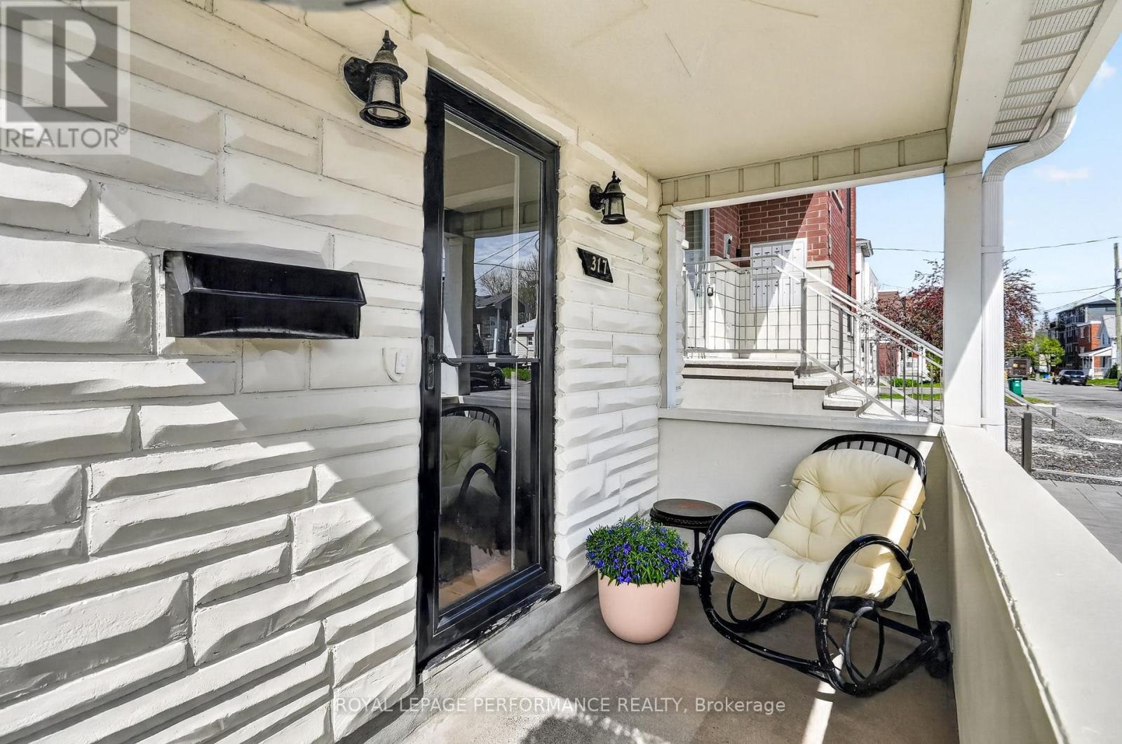 












317 SHAKESPEARE STREET

,
Ottawa,




Ontario
K1L5M1

