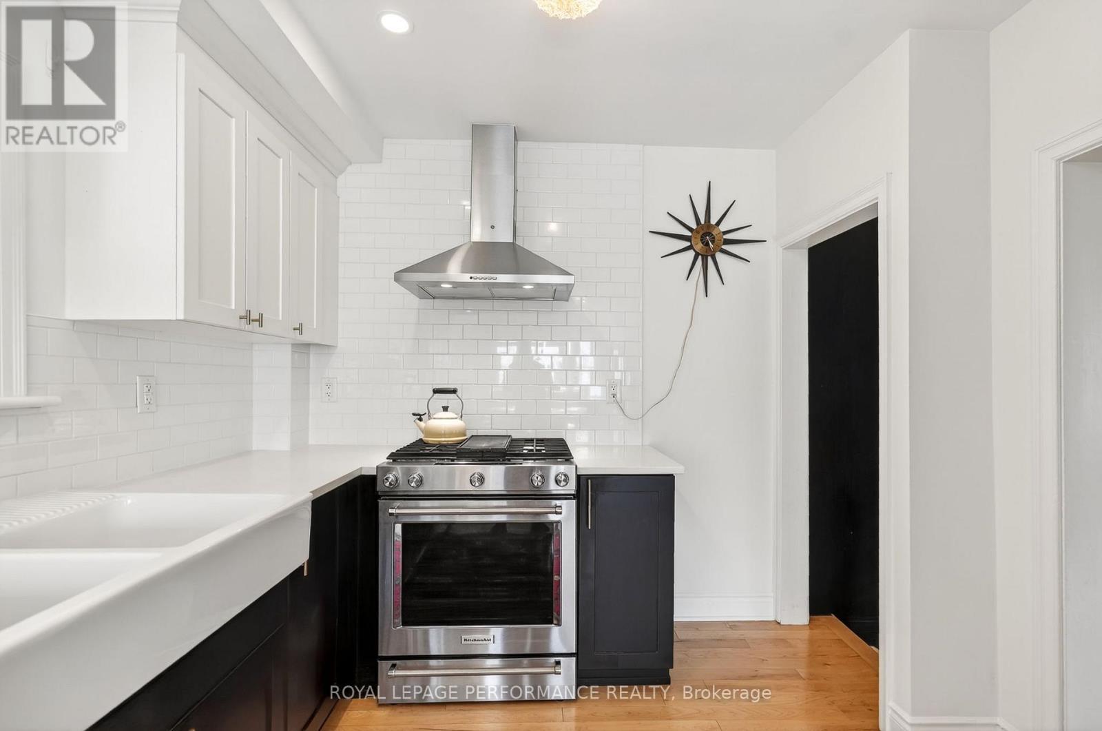 












317 SHAKESPEARE STREET

,
Ottawa,




Ontario
K1L5M1

