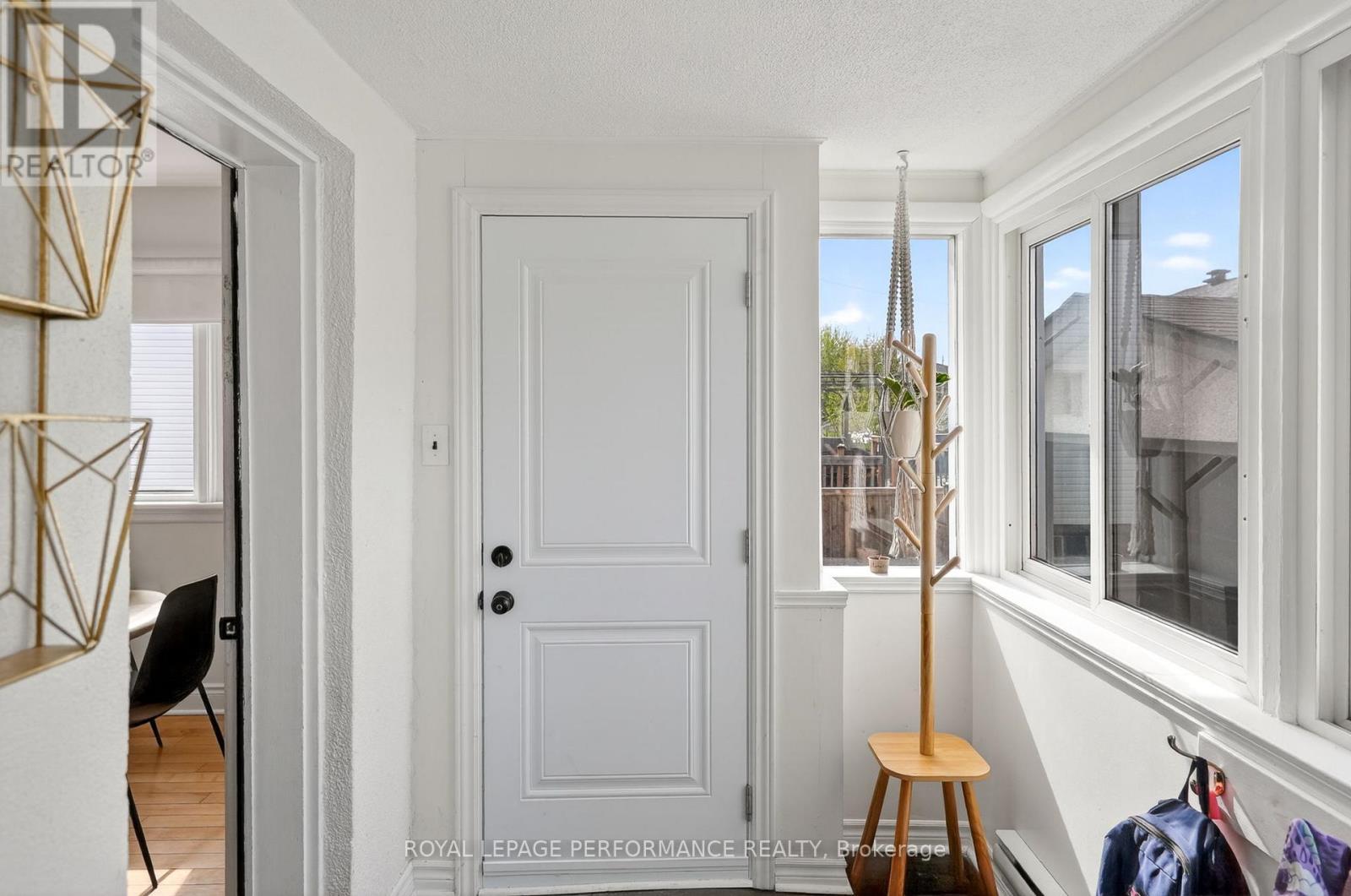 












317 SHAKESPEARE STREET

,
Ottawa,




Ontario
K1L5M1

