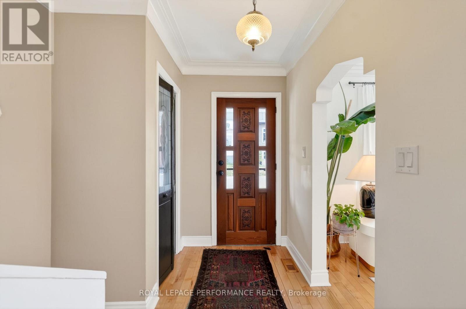 












317 SHAKESPEARE STREET

,
Ottawa,




Ontario
K1L5M1


