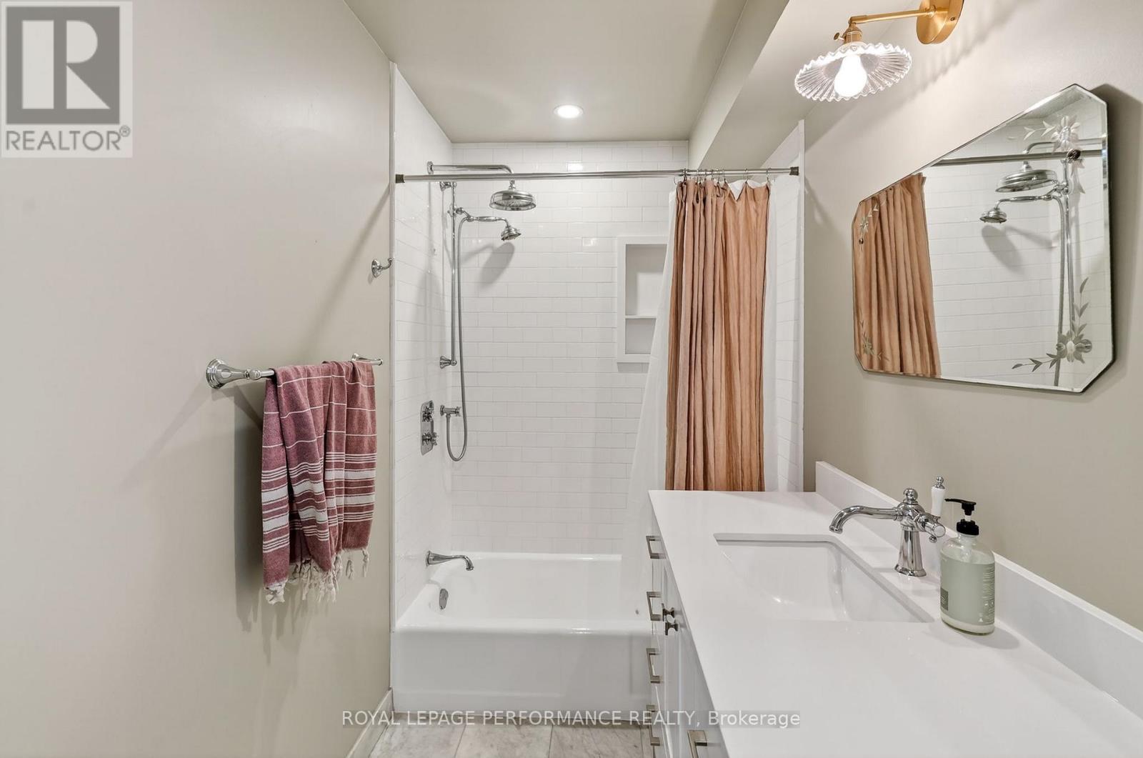 












317 SHAKESPEARE STREET

,
Ottawa,




Ontario
K1L5M1

