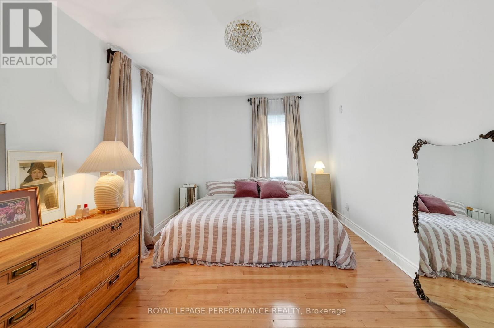 












317 SHAKESPEARE STREET

,
Ottawa,




Ontario
K1L5M1

