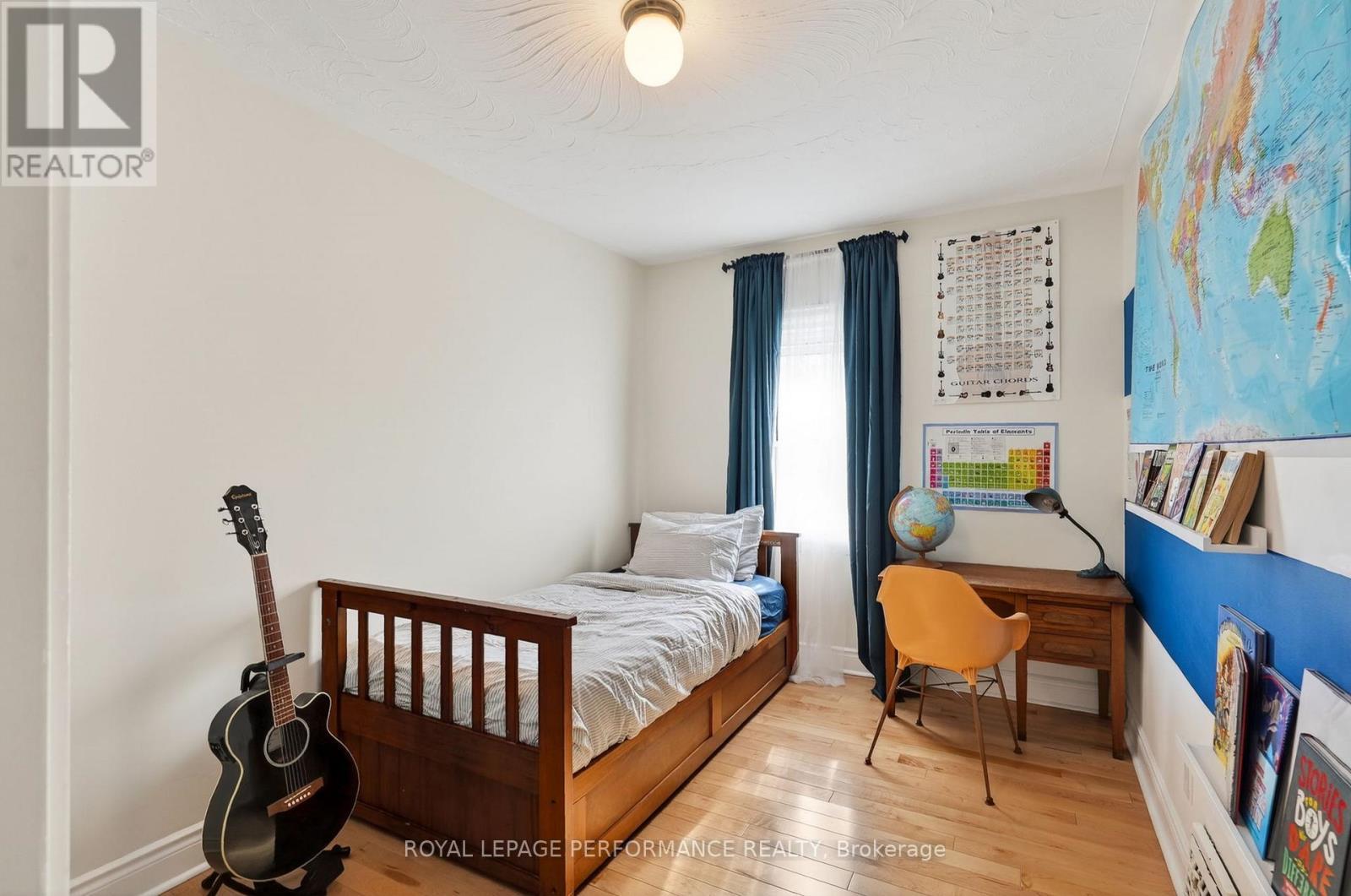 












317 SHAKESPEARE STREET

,
Ottawa,




Ontario
K1L5M1

