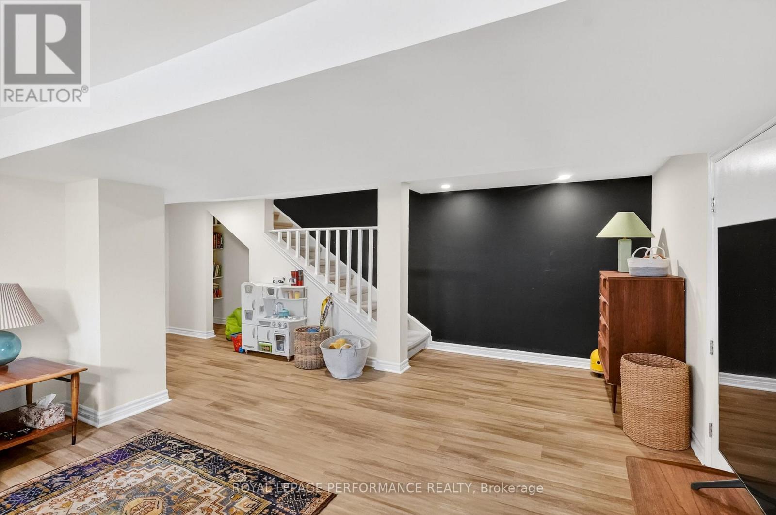 












317 SHAKESPEARE STREET

,
Ottawa,




Ontario
K1L5M1

