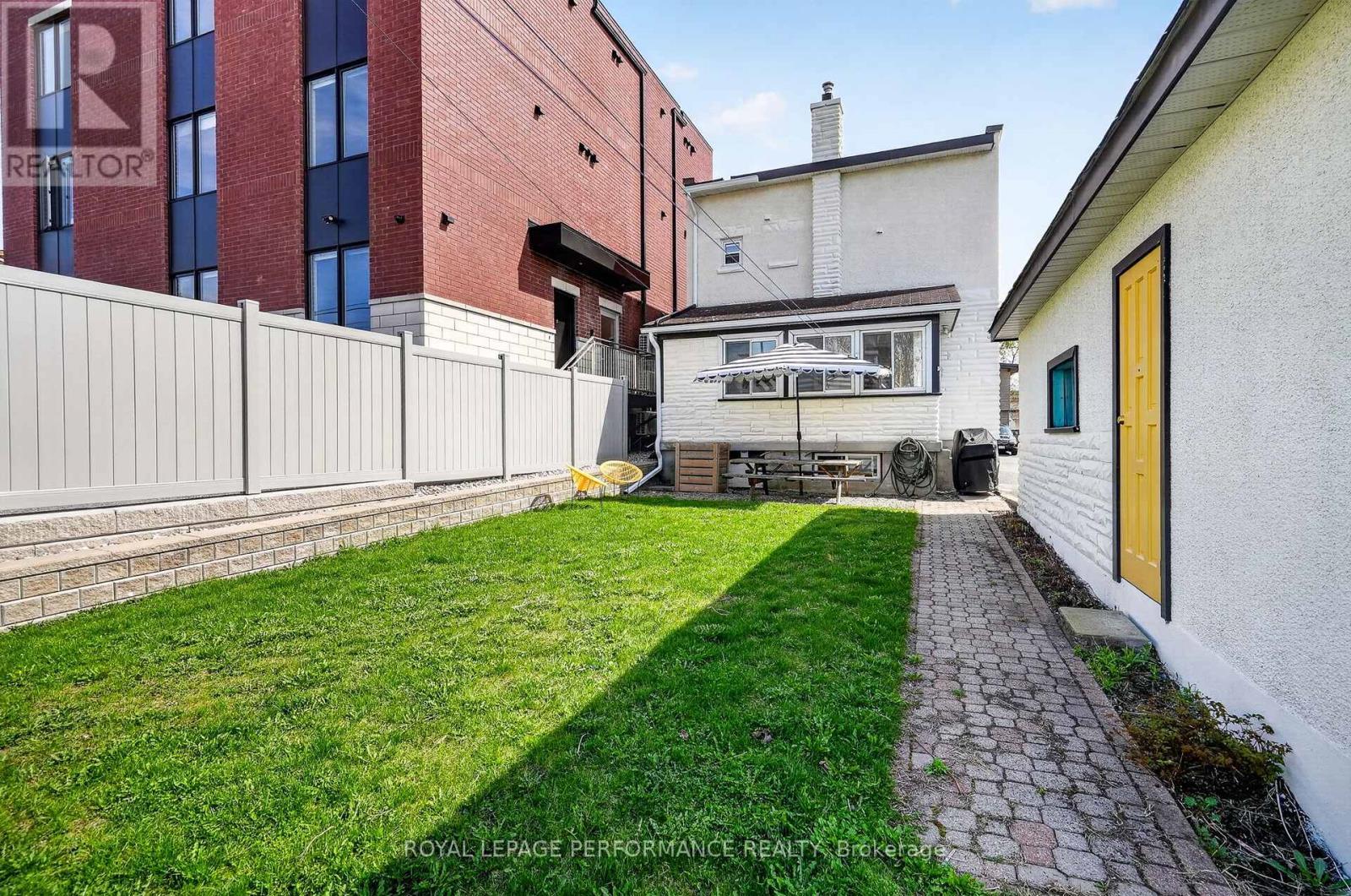 












317 SHAKESPEARE STREET

,
Ottawa,




Ontario
K1L5M1

