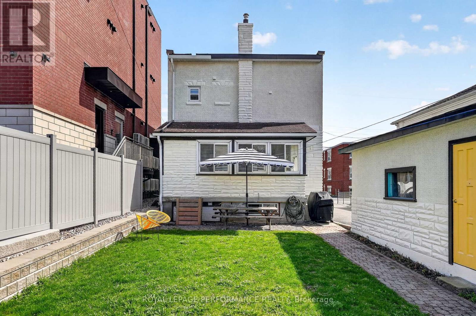 












317 SHAKESPEARE STREET

,
Ottawa,




Ontario
K1L5M1

