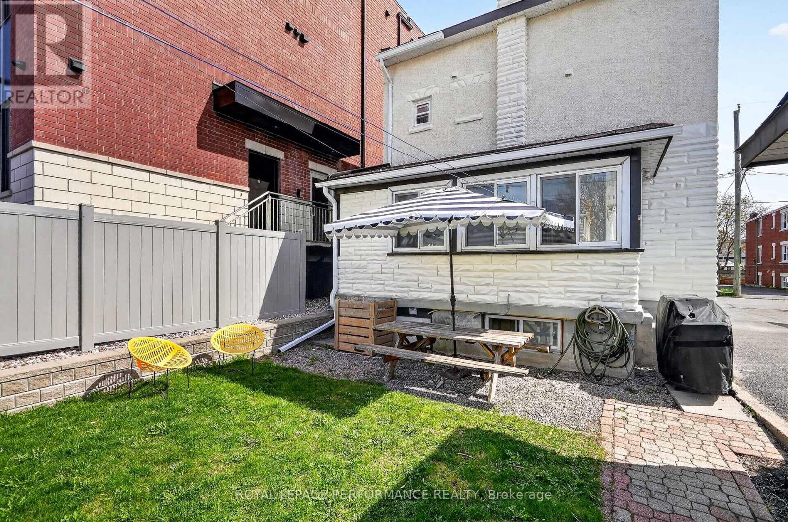 












317 SHAKESPEARE STREET

,
Ottawa,




Ontario
K1L5M1

