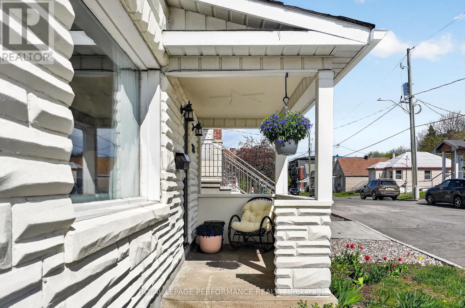 












317 SHAKESPEARE STREET

,
Ottawa,




Ontario
K1L5M1

