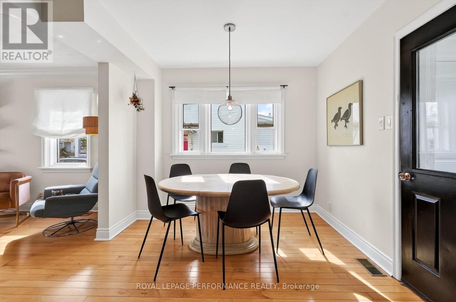 












317 SHAKESPEARE STREET

,
Ottawa,




Ontario
K1L5M1


