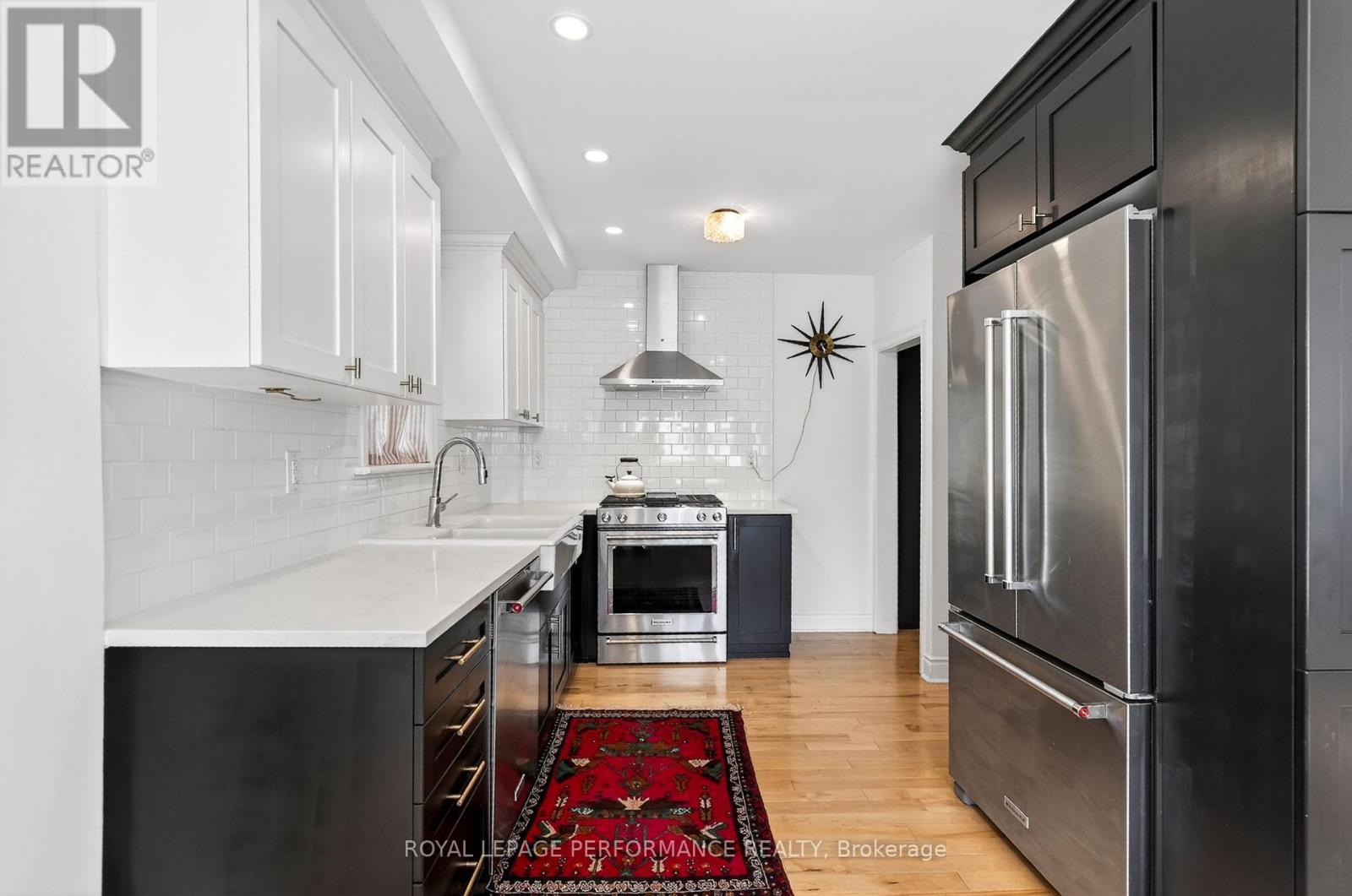 












317 SHAKESPEARE STREET

,
Ottawa,




Ontario
K1L5M1

