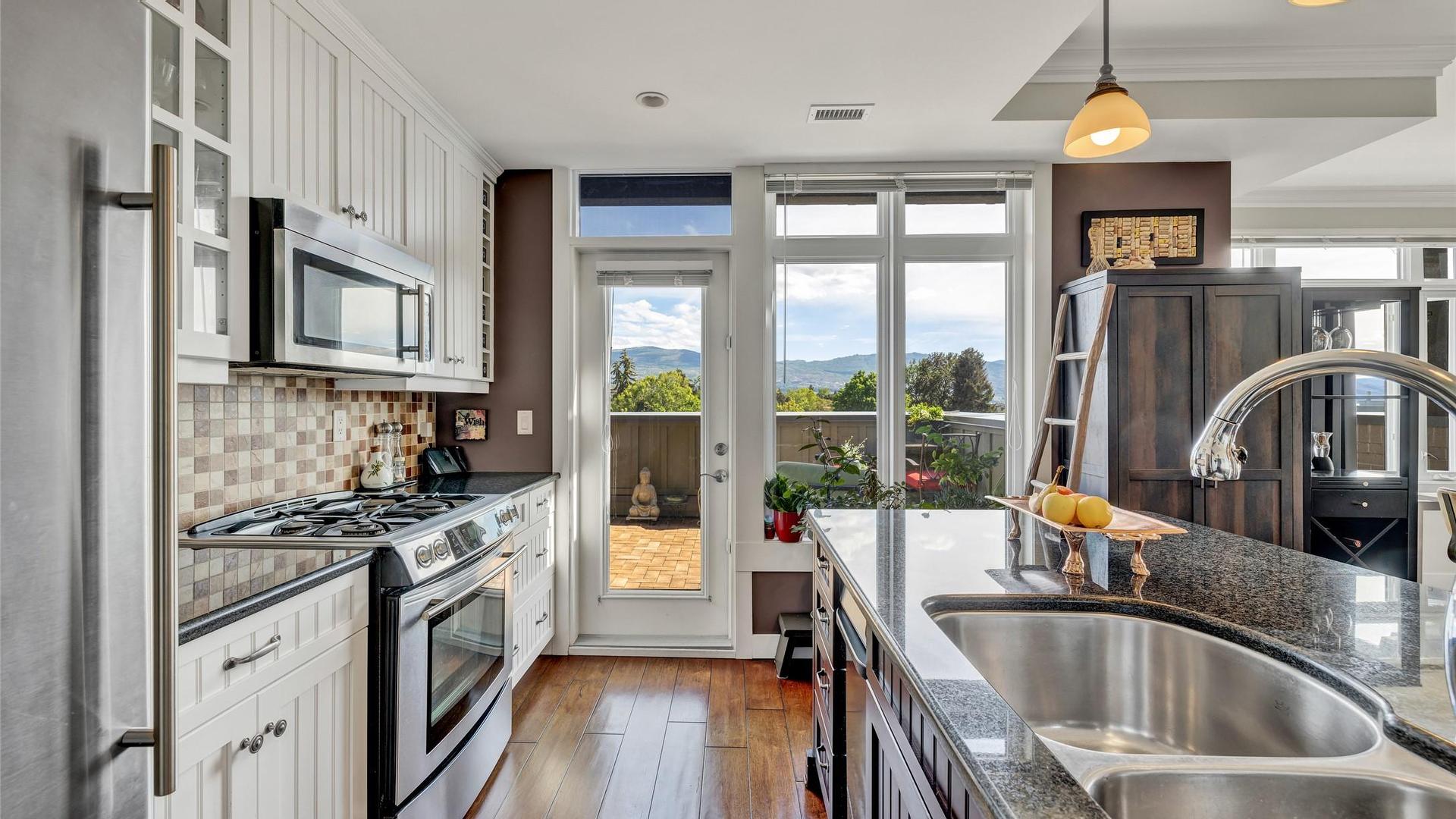 









2901


Abbott

Street, 305,
Kelowna,




BC
V1Y 1G7

