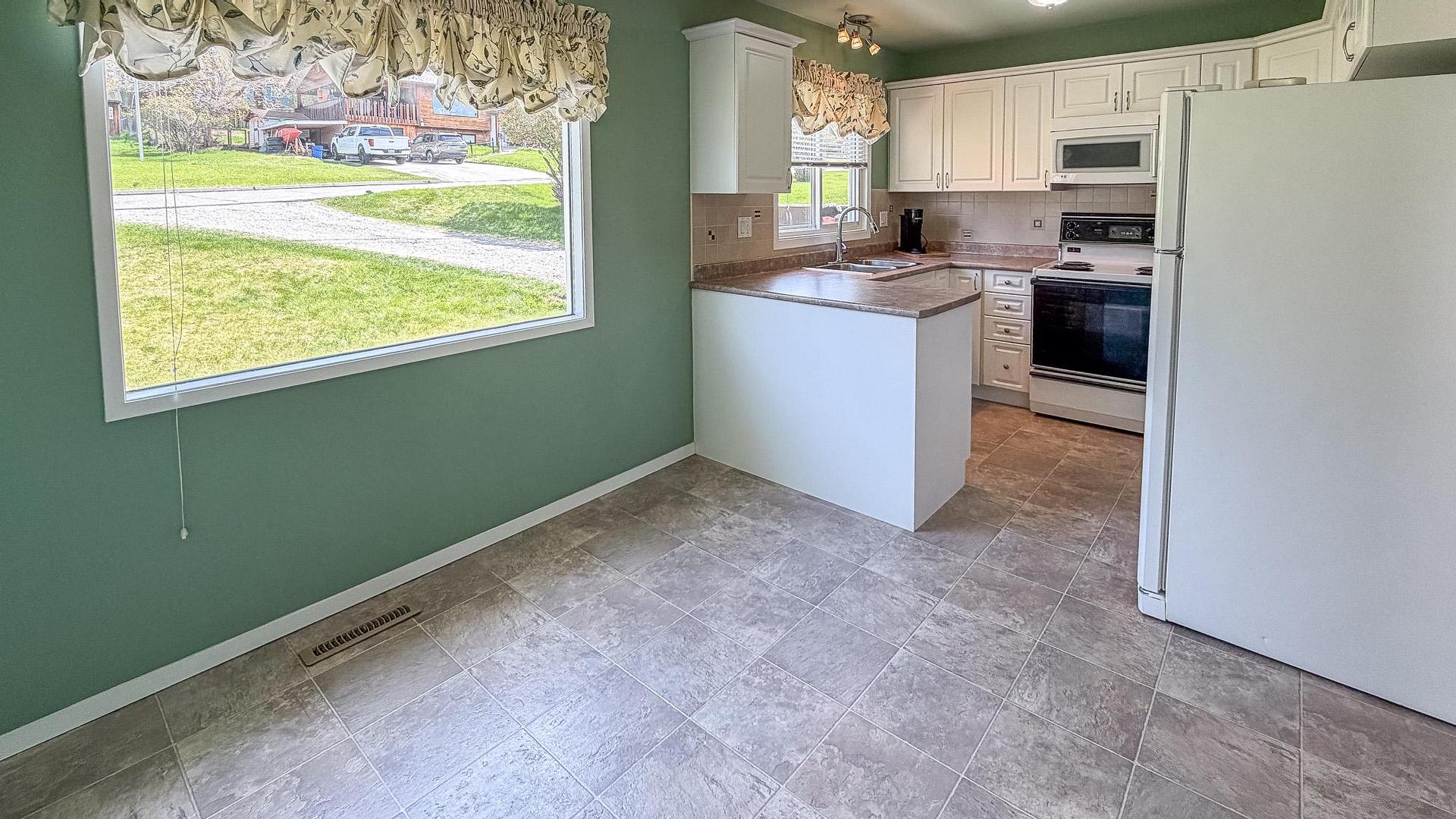 









811


28th

Avenue,
Cranbrook,




BC
V1C 3C8


