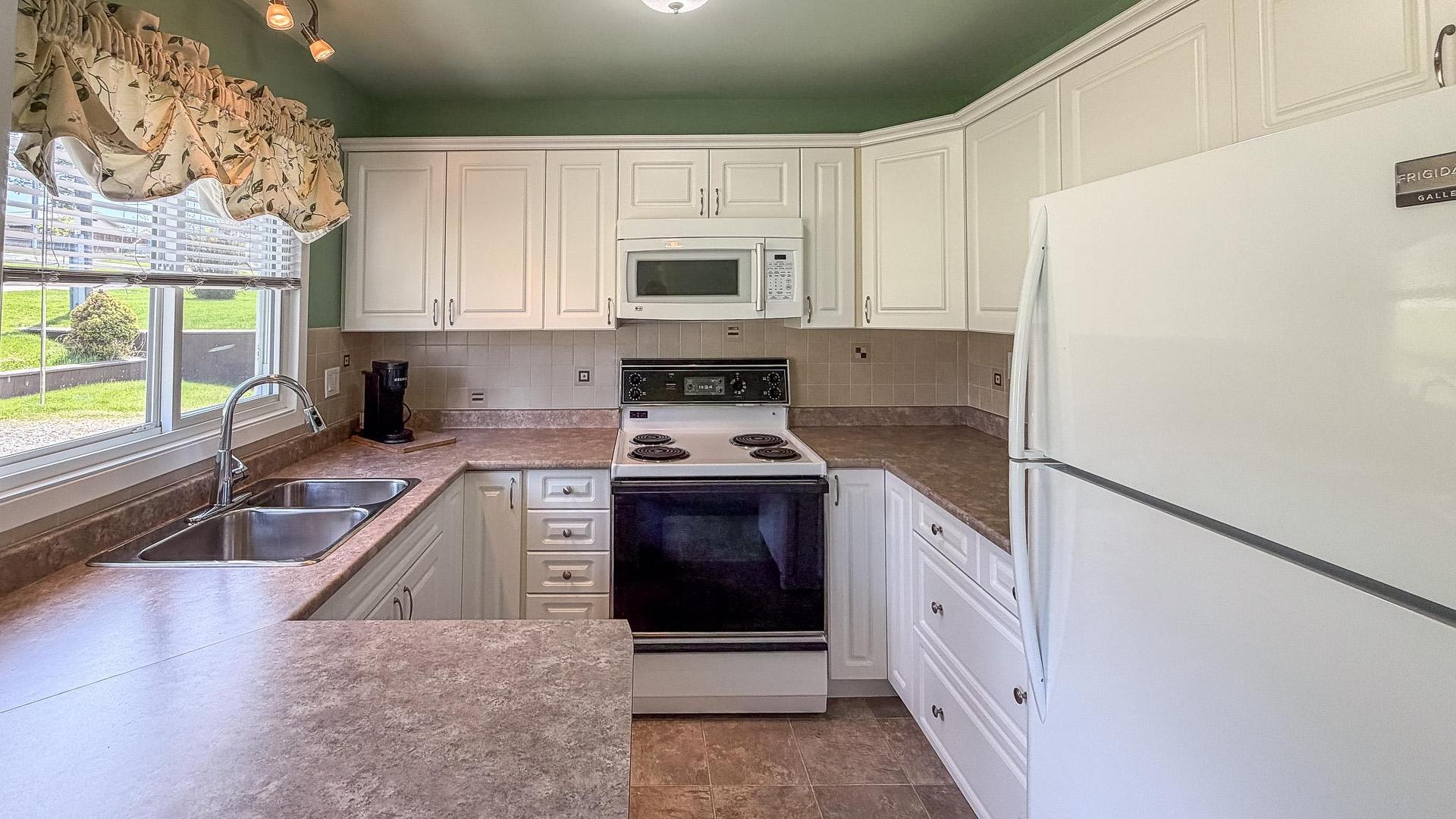 









811


28th

Avenue,
Cranbrook,




BC
V1C 3C8

