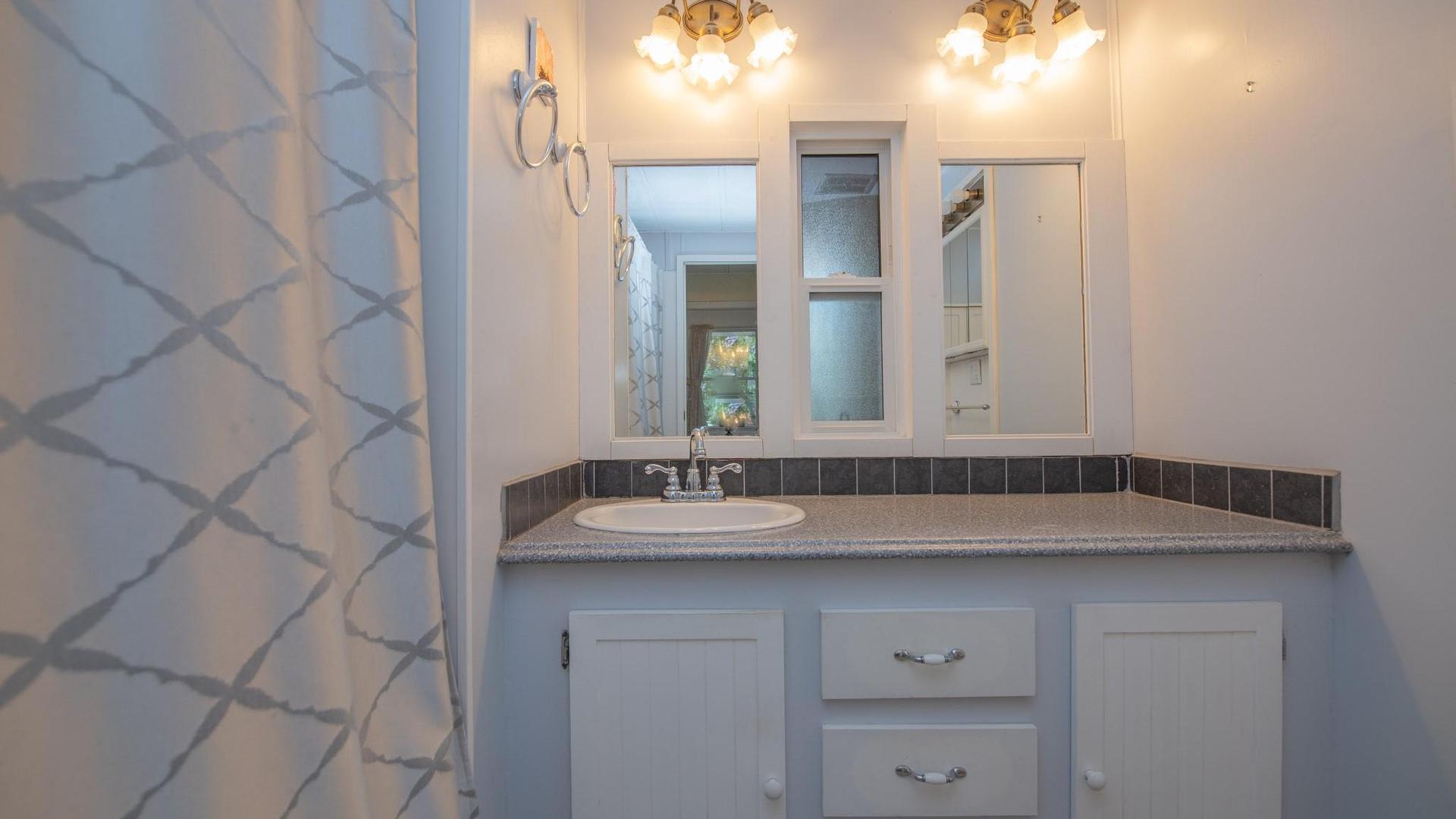 









15401


Kalamalka

Road, 321,
Vernon,




BC
V1B 1Z3

