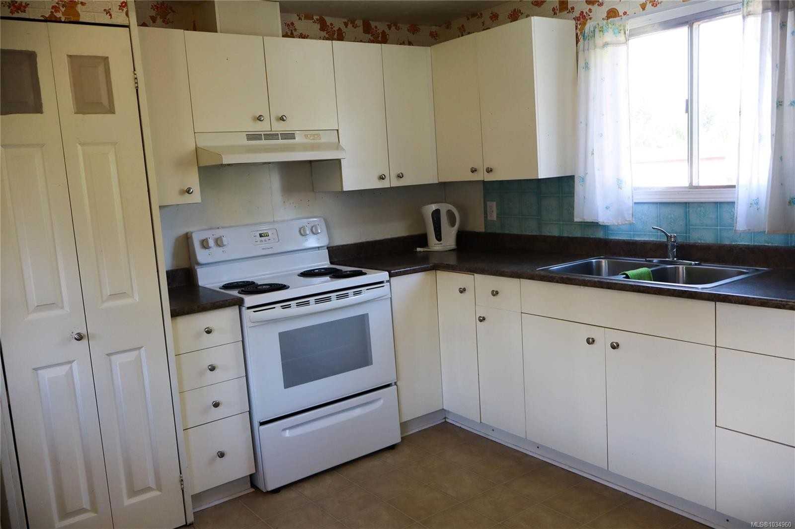 









7281


Klakish

Pl, 73,
Port Hardy,




BC
V0N 2P0


