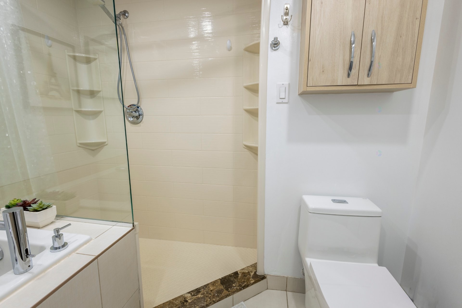 









7705


Rue du Mans

, 1502,
Montréal (Saint-Léonard),




QC
H1S2A2

