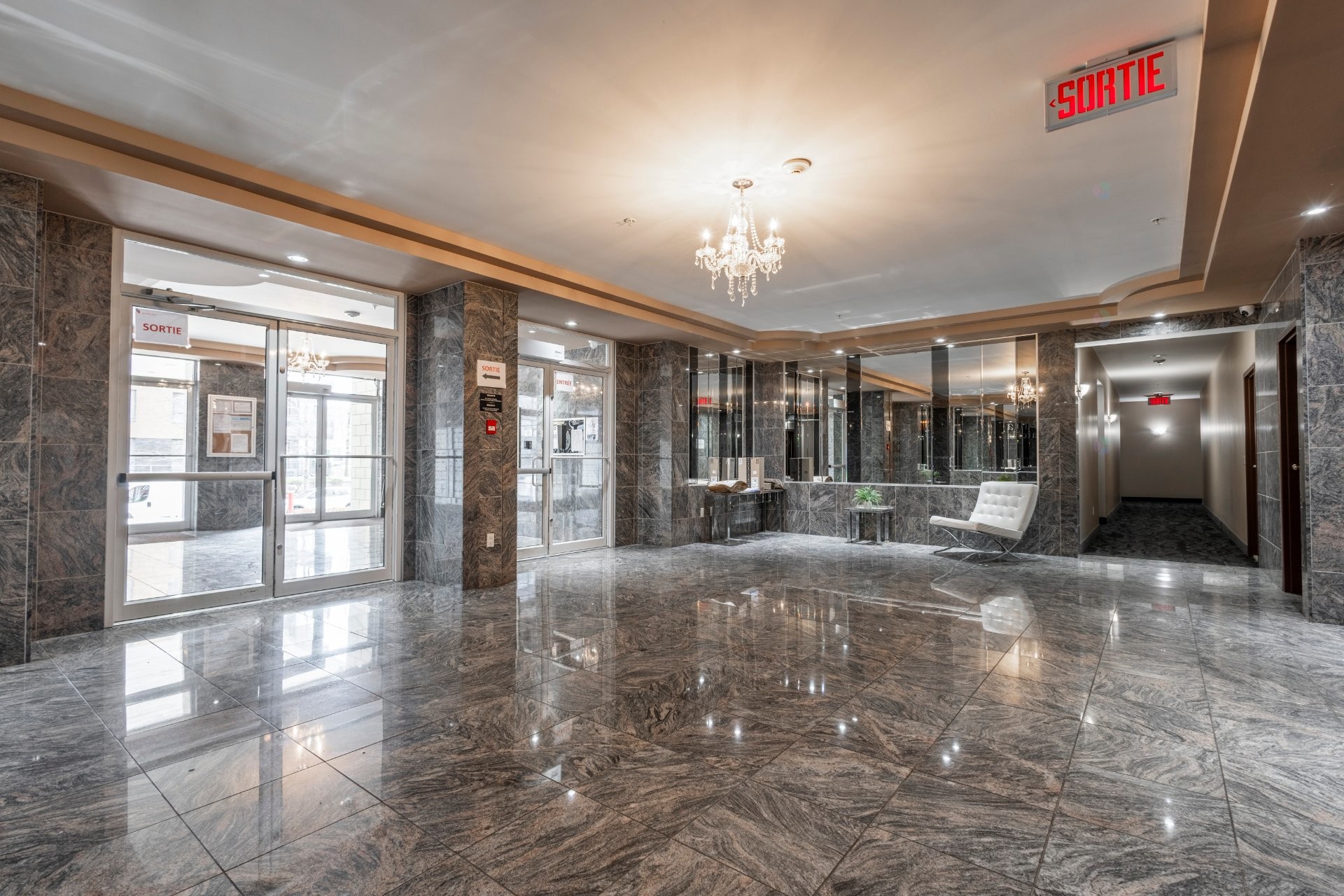 









7705


Rue du Mans

, 1502,
Montréal (Saint-Léonard),




QC
H1S2A2

