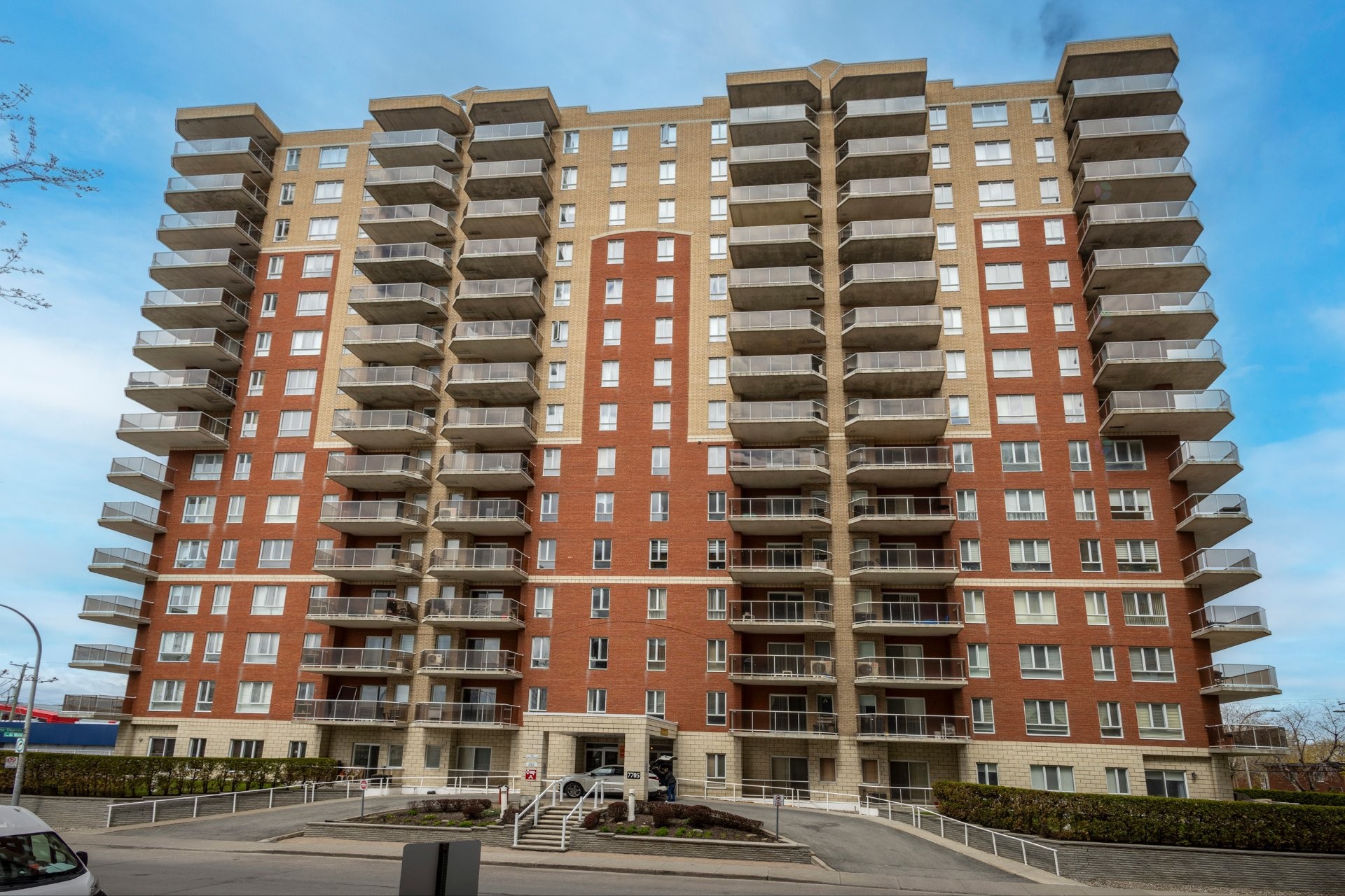 









7705


Rue du Mans

, 1502,
Montréal (Saint-Léonard),




QC
H1S2A2

