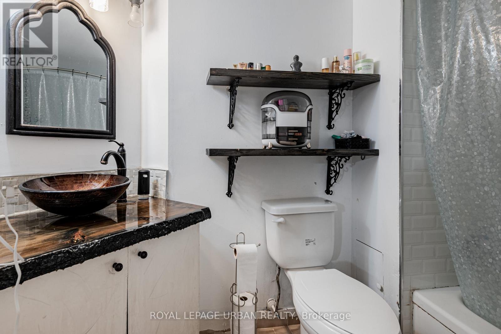 












505 - 25 MAITLAND STREET

,
Toronto,




Ontario
M4Y2W1


