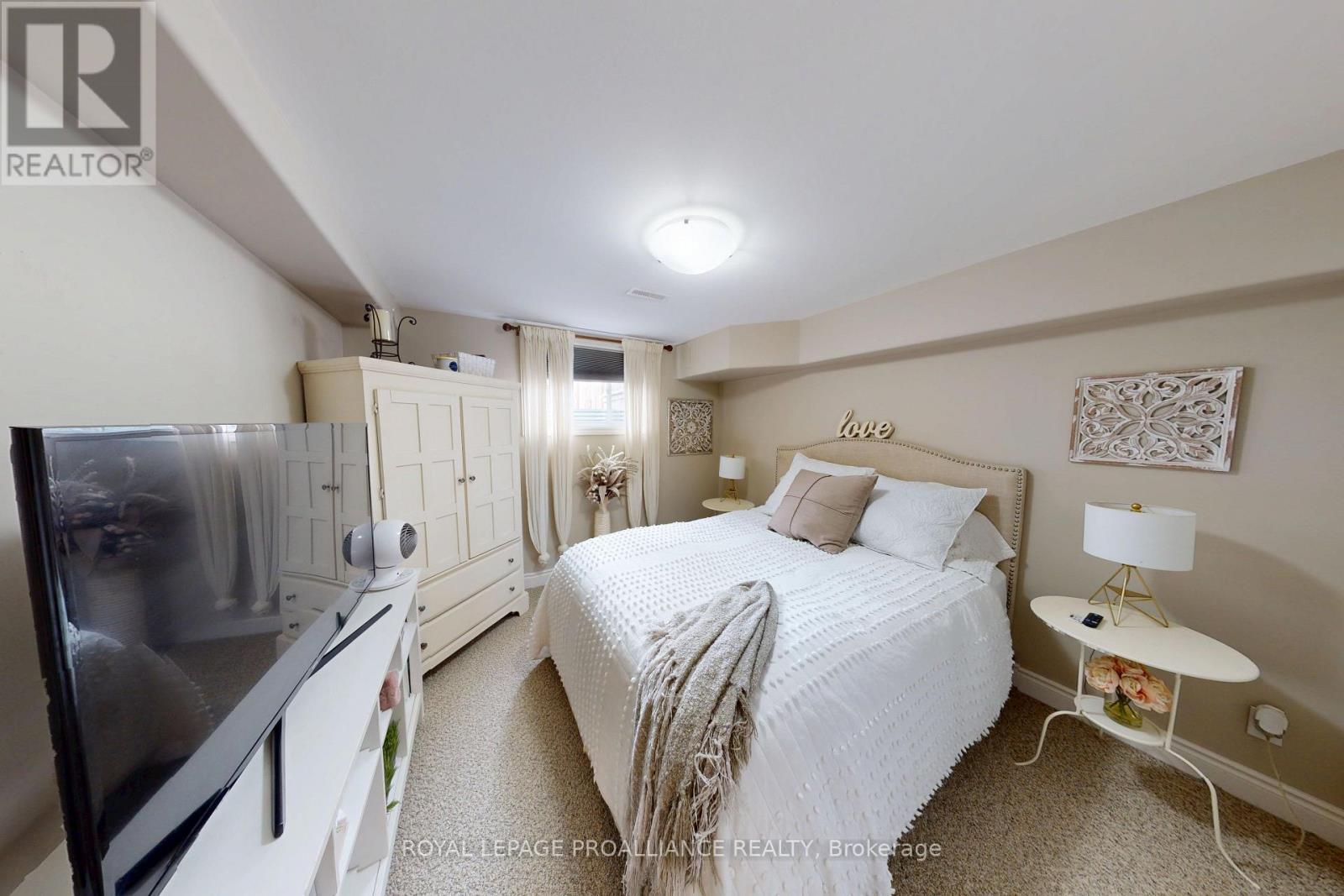 












23 LEDGEROCK COURT

,
Quinte West (Sidney Ward),




Ontario
K8R0A1

