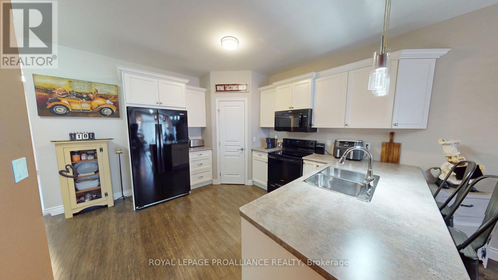












23 LEDGEROCK COURT

,
Quinte West (Sidney Ward),




Ontario
K8R0A1

