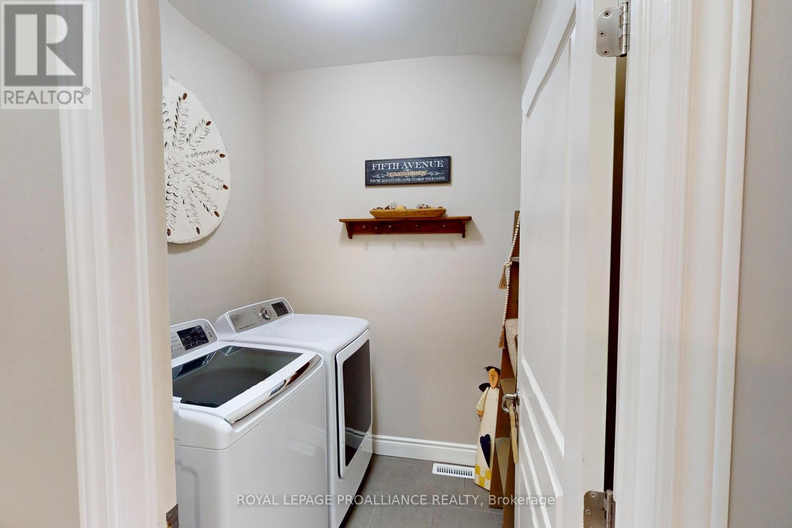 












23 LEDGEROCK COURT

,
Quinte West (Sidney Ward),




Ontario
K8R0A1

