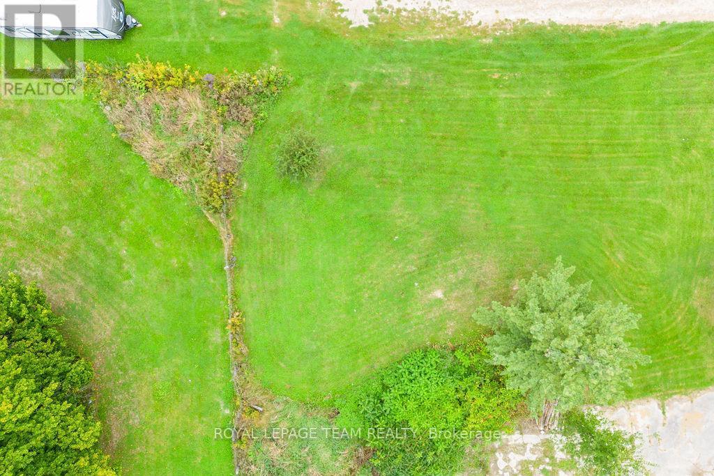 












00 GILLAN ROAD

,
Renfrew,







Ontario
K7V4L3

