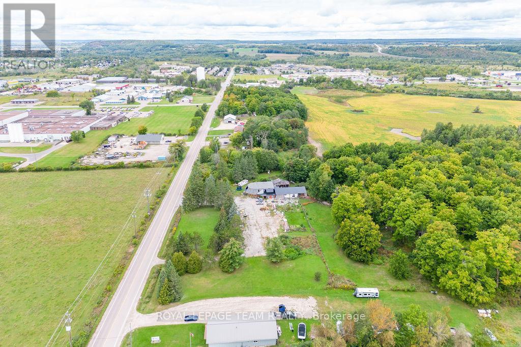 












00 GILLAN ROAD

,
Renfrew,







Ontario
K7V4L3

