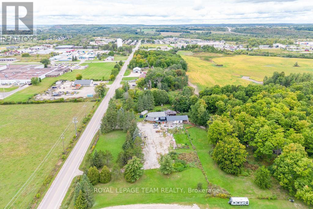 












00 GILLAN ROAD

,
Renfrew,







Ontario
K7V4L3

