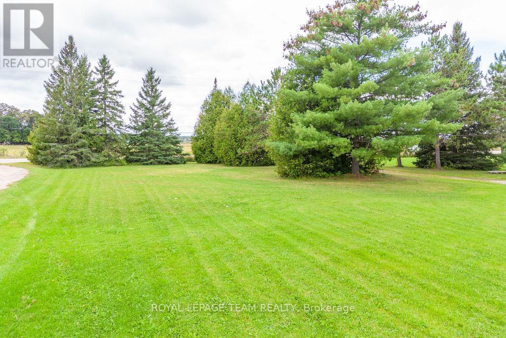 












00 GILLAN ROAD

,
Renfrew,







Ontario
K7V4L3

