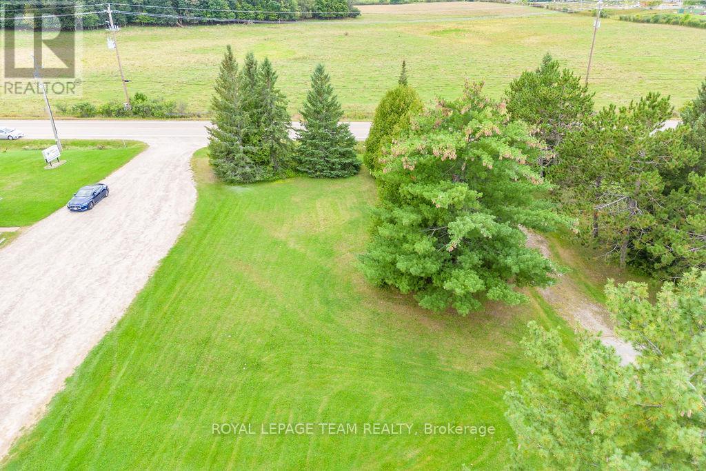 












00 GILLAN ROAD

,
Renfrew,







Ontario
K7V4L3

