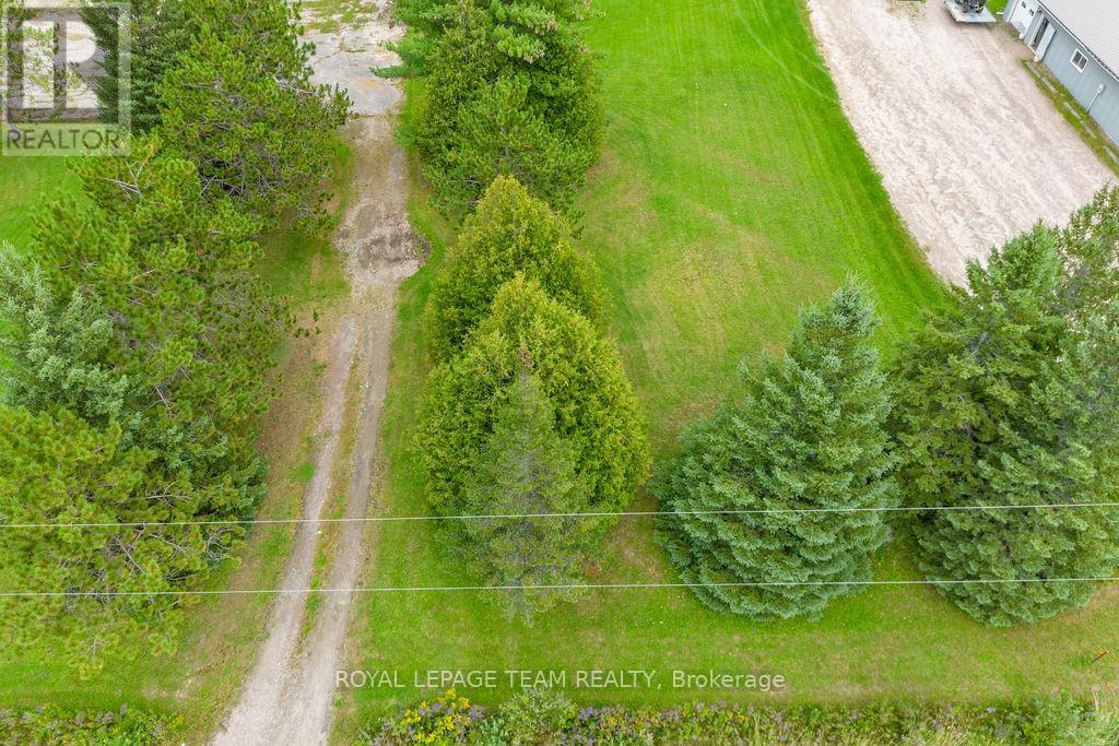 












00 GILLAN ROAD

,
Renfrew,







Ontario
K7V4L3

