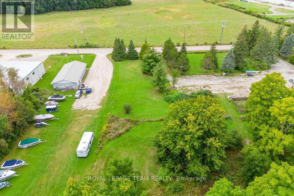












00 GILLAN ROAD

,
Renfrew,







Ontario
K7V4L3

