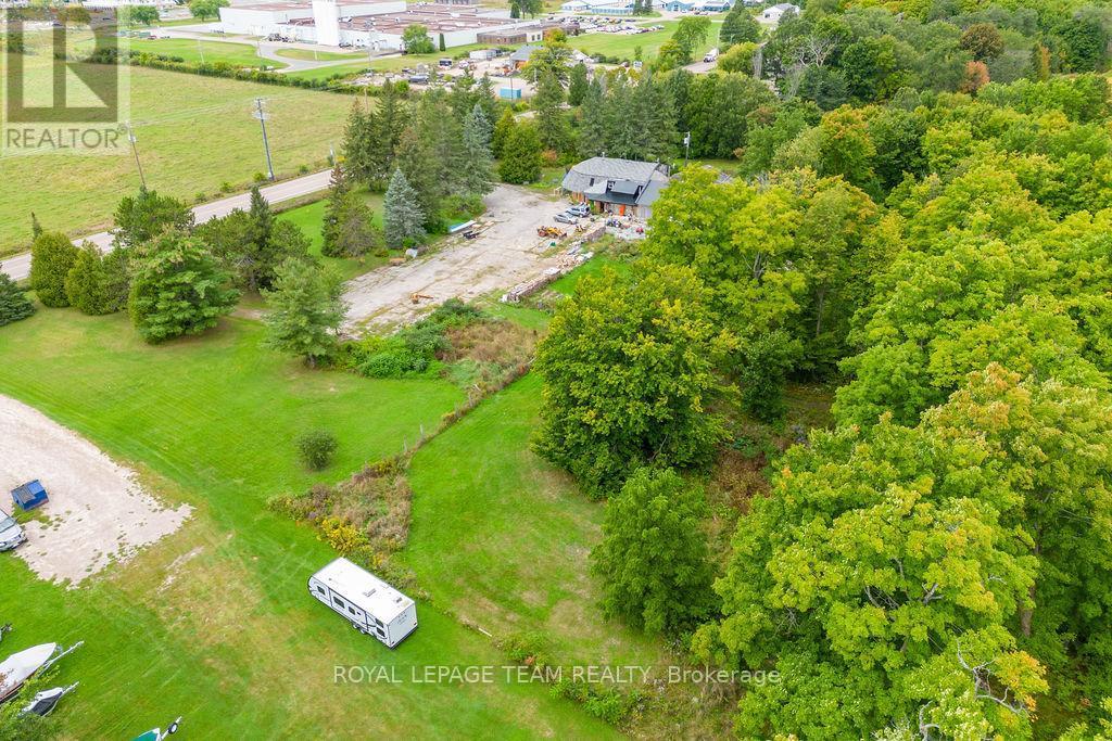 












00 GILLAN ROAD

,
Renfrew,







Ontario
K7V4L3

