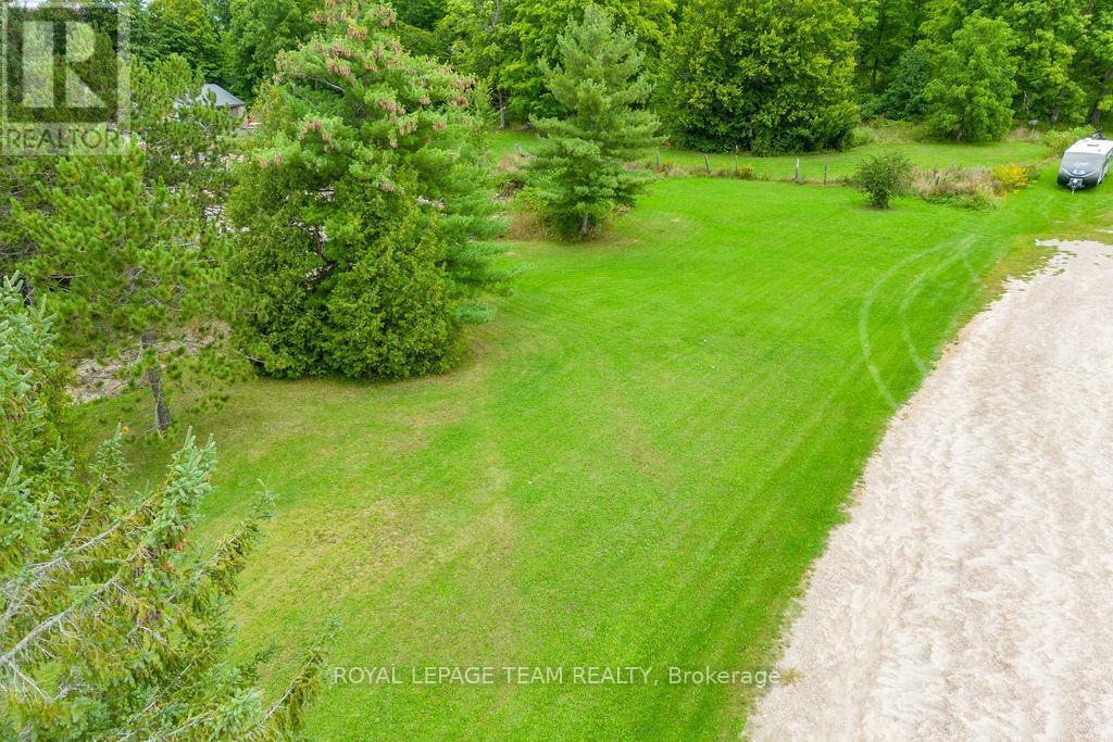 












00 GILLAN ROAD

,
Renfrew,







Ontario
K7V4L3

