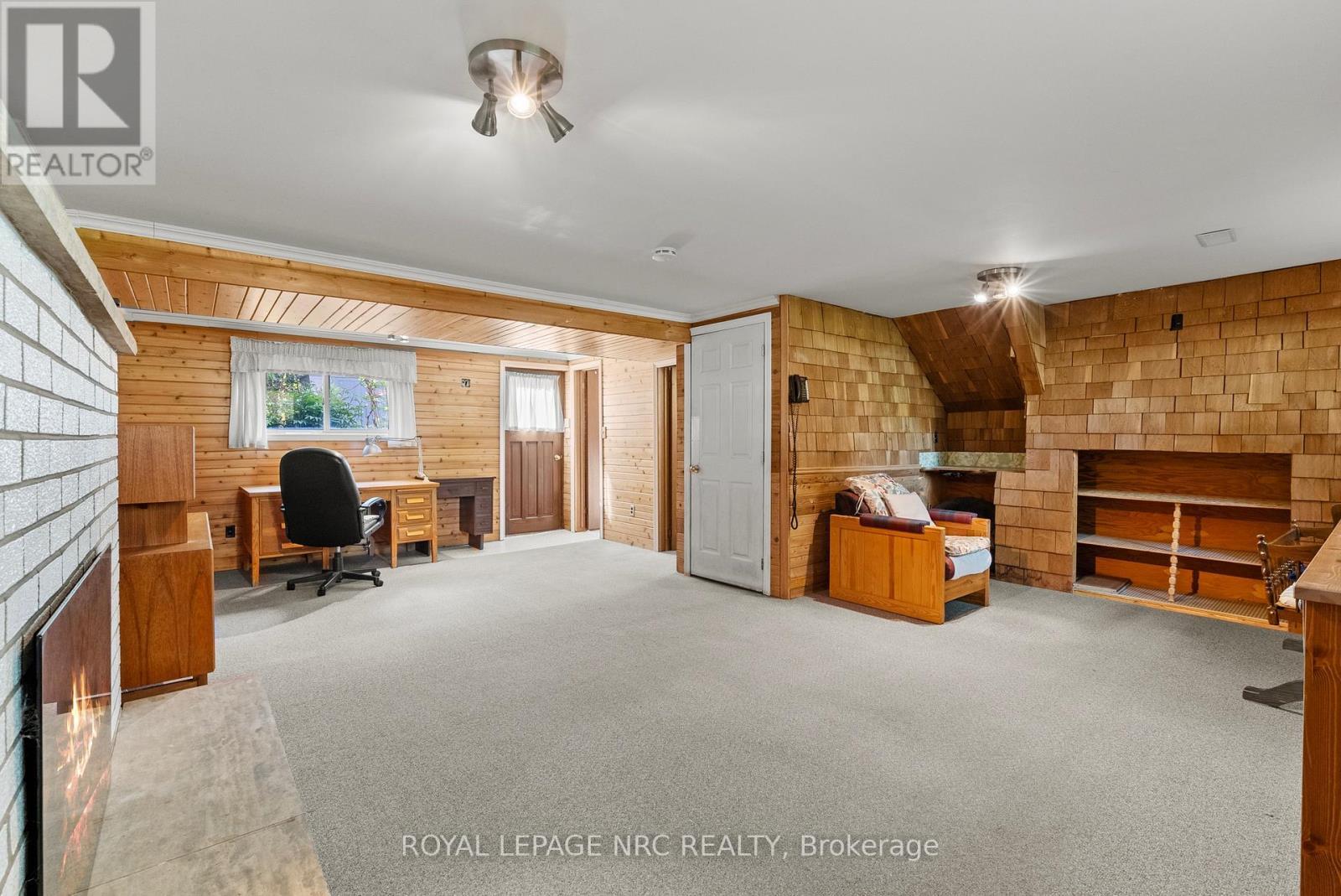 












21 UPPER CANADA DRIVE

,
Niagara-on-the-Lake (Town),




Ontario
L0S1J0

