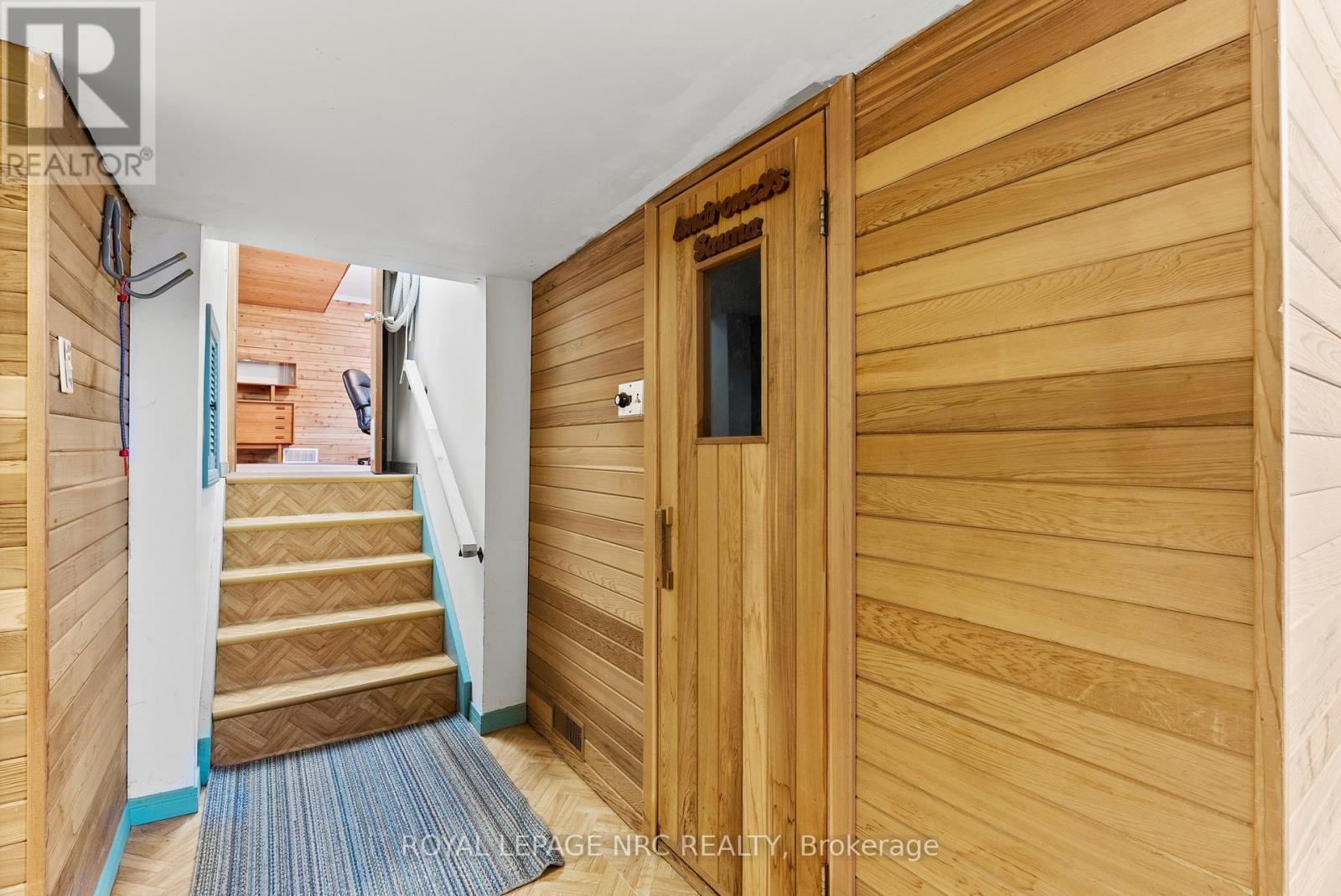 












21 UPPER CANADA DRIVE

,
Niagara-on-the-Lake (Town),




Ontario
L0S1J0

